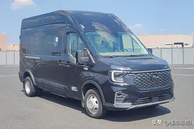新车 | 竞争依维柯欧霸？搭载2.3T柴油机，福特全顺T8四驱版实车图图片