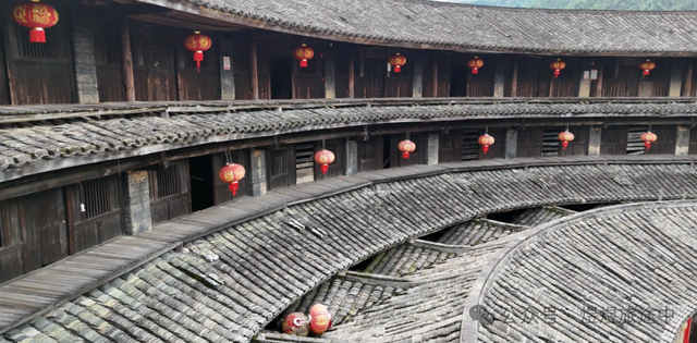 广东最美圆楼花萼楼，400 年客家土楼活化石，真佩服古代人的审美