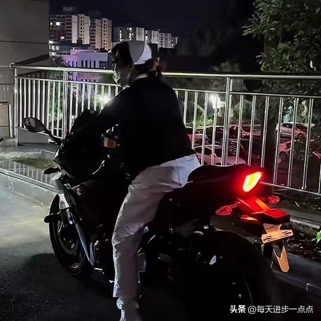 贵州女骑手郑瑶去世，年仅21岁，友人曝原因，再有一年护士转正