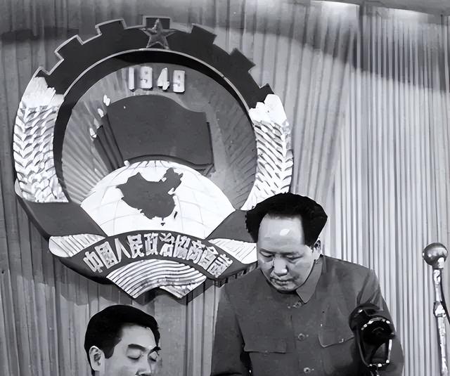 毛主席为何一生不进故宫，终生再未回延安？周总理的谈话道出实情