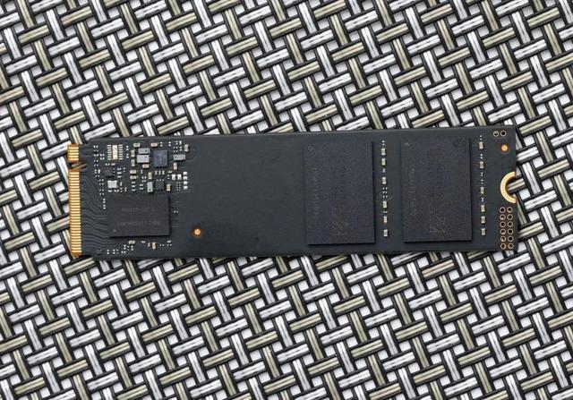 ThinkPad也用长江存储PC411 SSD——解密新一代联想ThinkPad E14 Gen7商务本性能