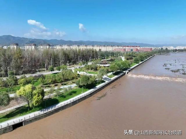 沁源的秋：一半湛蓝，一半绚烂