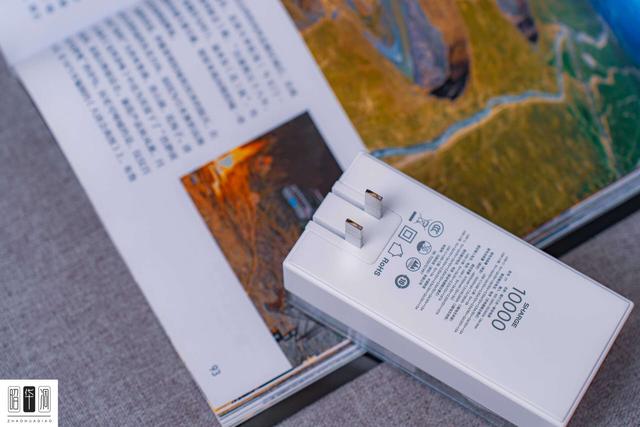 打工人的充电焦虑，被这两件“狠角色”终结了｜闪极唱片充电宝