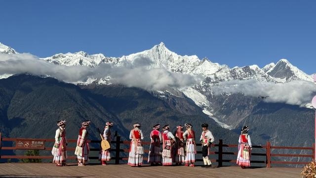 “彩云之南”喊话“白山黑水”：冬暖花开游云南啦