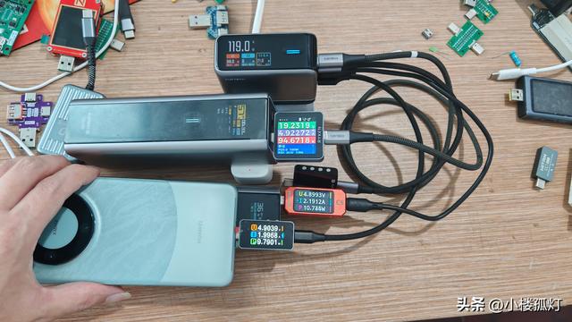 酷态科10号Ultra屏显充电器性能评测