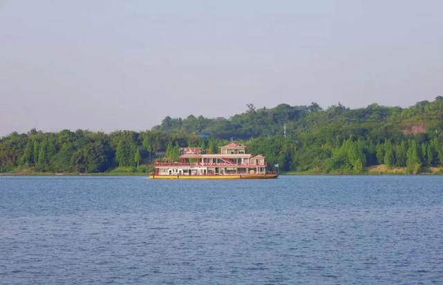 全网围观“杀猪宴”！高铁1.5h直达爆火古城，不止有刨猪汤！美食古早，均价10元吃到撑！