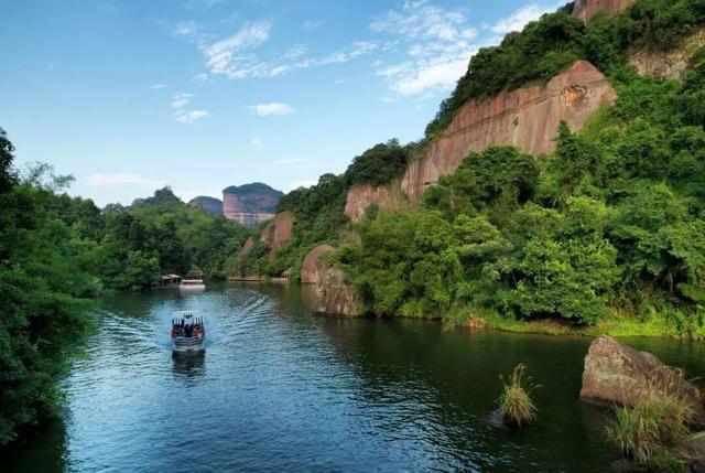丹霞山秋冬攻略｜一场让手机内存爆掉的视觉暴击之旅，解锁四季皆宜的地质奇观新体验