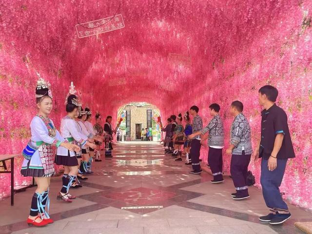 假期结束倒计时！来世界花卉大观园，相约“花火之梦”、苗侗风情巡游！