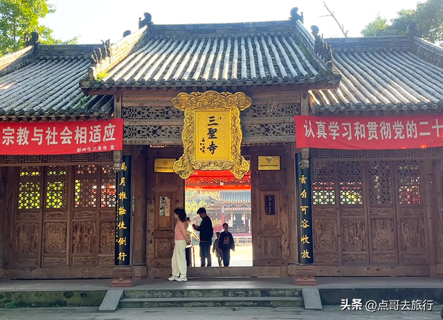 成都最不可低估的寺庙，金碧辉煌，充满皇家气度，公交可直达！