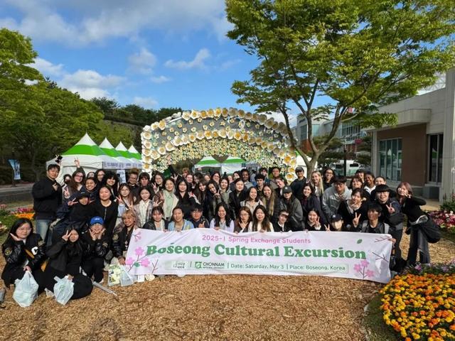 韩国镜像：看见与被看见的旅程