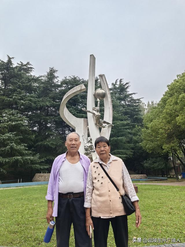 国庆假期中，陪父母逛白沙公园，欧式城堡，濯锦园，宇宙舞厅