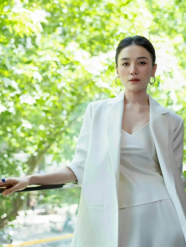 【电影】《轻于鸿毛》双女主公路行，荒诞解房产结，情路和解蜕变