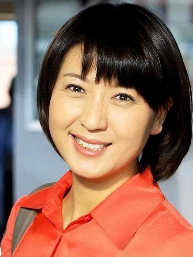 闫学晶道歉不到24小时，担心的一幕还是发生了，舆论反扑更加猛烈