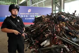 中国为什么要禁枪？不禁枪在中国会发生什么？看看老美就知道了图片