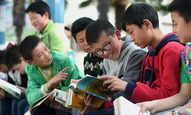 劲爆！中小学上课时间大调整：8点到校要消失？家长吵翻了