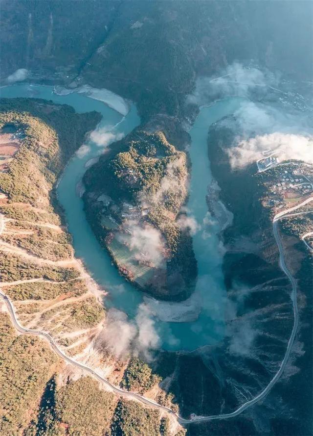 最适合老年人开车自驾的10条秋游路线，路况好，风景美！