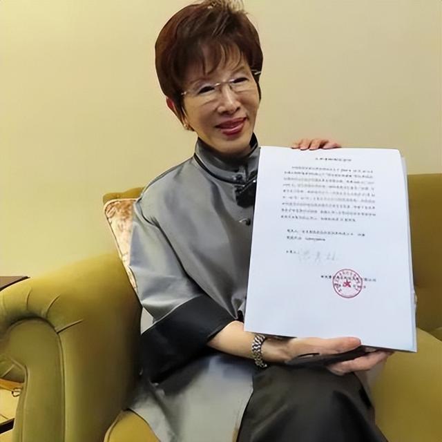回去就抓捕？洪秀柱专机落地台北，国台办的意思早已经说透