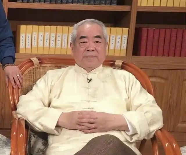 87岁范曾近况：他86岁娶的小50岁娇妻徐萌，如今已成他的晚年依靠