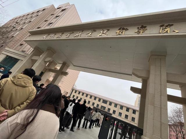 甘肃女大学生宿舍生娃后续，校方调查中，怀孕时间引争议