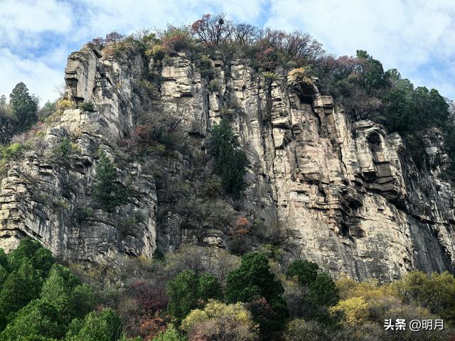 龙洞胜境尤奇崛