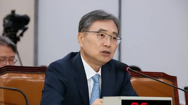 特朗普发出邀请，李在明登机前，对华摊牌：中国崛起是"挑战"