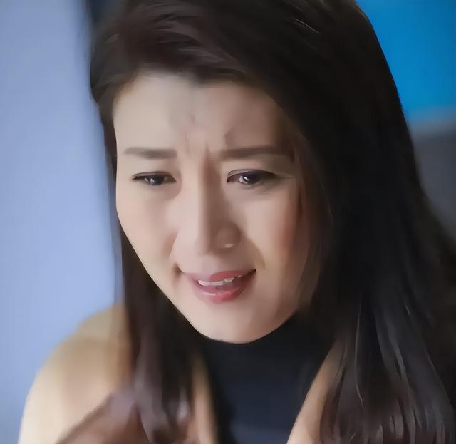 闫学晶认怂道歉不到24小时，担心一幕还是发生了，舆论反扑更猛烈