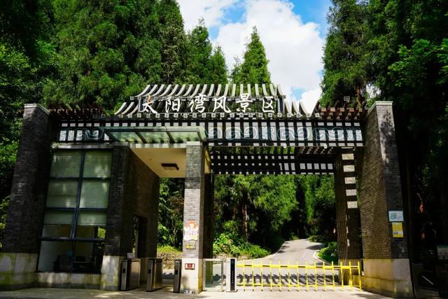周末就冲！成都出发1.5H飙拢25℃峡谷瀑布森林吸氧！
