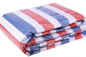 迈巴赫漏水，三色塑料雨棚保平安图片