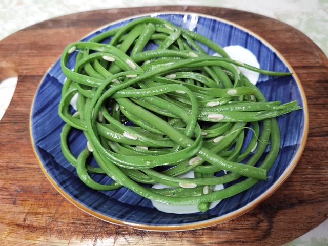 调芝麻酱，放油放水是大错！火锅店老板教我一招，爽滑细腻太香了