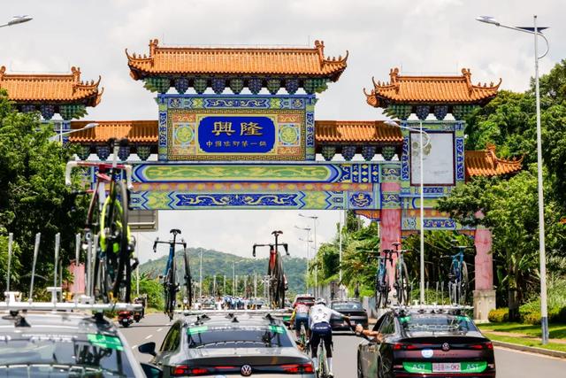 来万宁，连续七天免费看电影！观影+旅游指南→