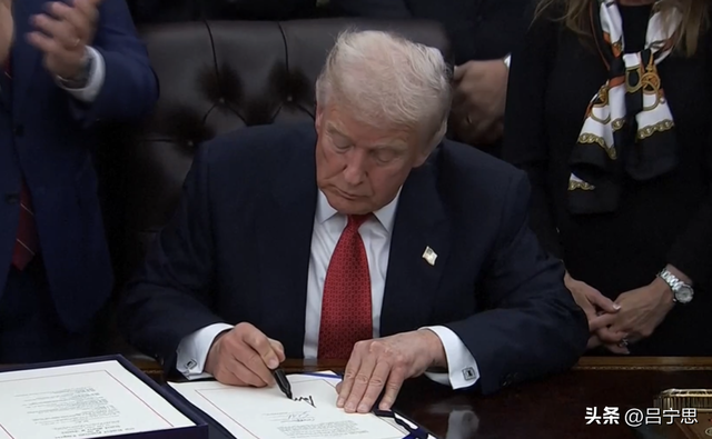 特朗普欺软怕硬？欧洲集体硬刚	，美欧联盟现裂痕