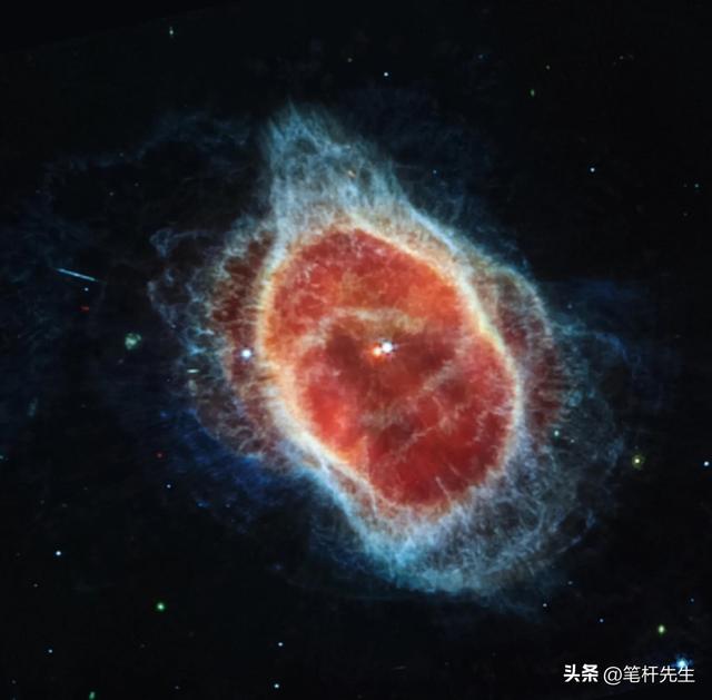 星系团打造天然放大镜，Ia 型超新星三重现身，终结宇宙膨胀之争？