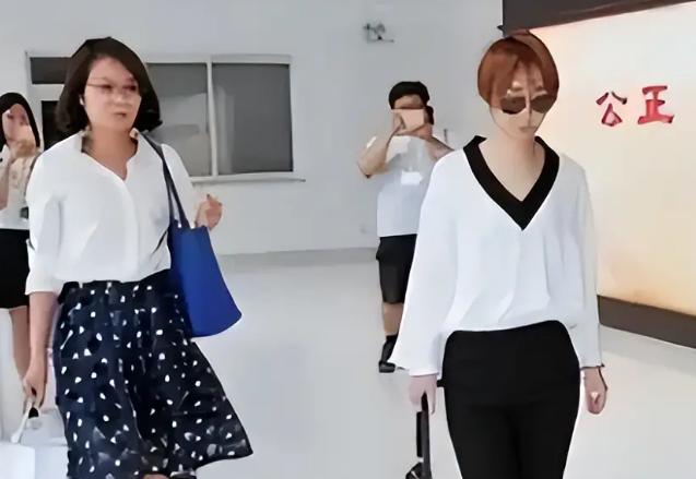 被马蓉横刀夺爱9年后	，宋喆前妻杨慧，已成为他们高攀不起的人