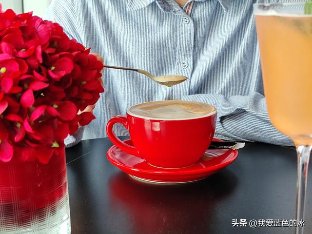 在广州入住这家酒店寻找“RED”，想起了大家来找茬游戏