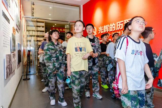 江波 I 谁在迷宫里埋下梦幻的密码