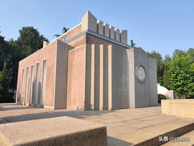 访晋冀鲁豫革命纪念园，瞻仰左权将军墓，铭记为国捐躯的民族英雄