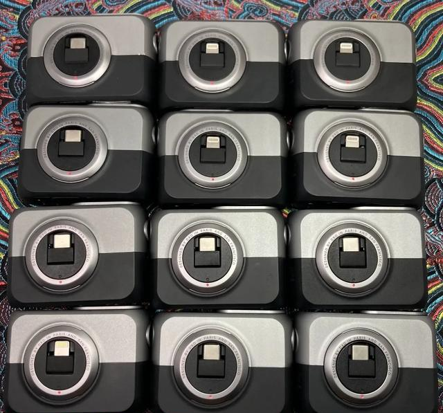 迷你神器 ！1英寸大底 +2020万像素 + 32mm等效焦段！3倍变