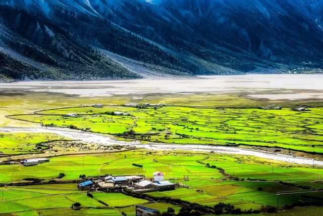 西藏必打卡的冰川秘境！漂浮冰山的湖泊，美到窒息