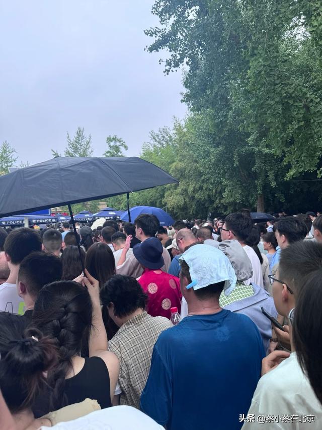 2025年7月27日，北京毛主席纪念堂发生的真实场景，排队长人超多