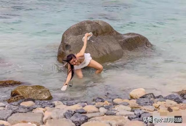 河北秦皇岛一校花太漂亮了,五官精致, 鞋码37,美得让人移不开眼