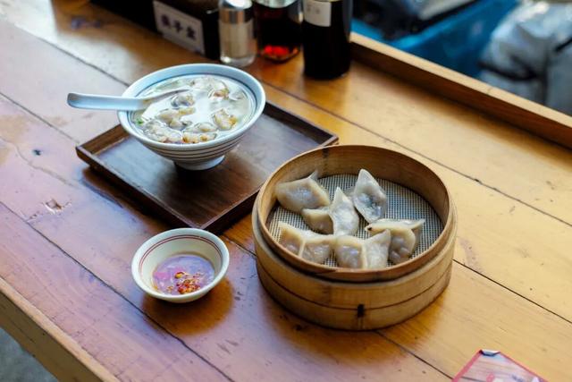 不走寻常路的国际化县城，关心一日三餐，更关心咖啡和汇率