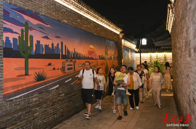 大同古城夜景流光溢彩,游人的脚步根本停不下来~