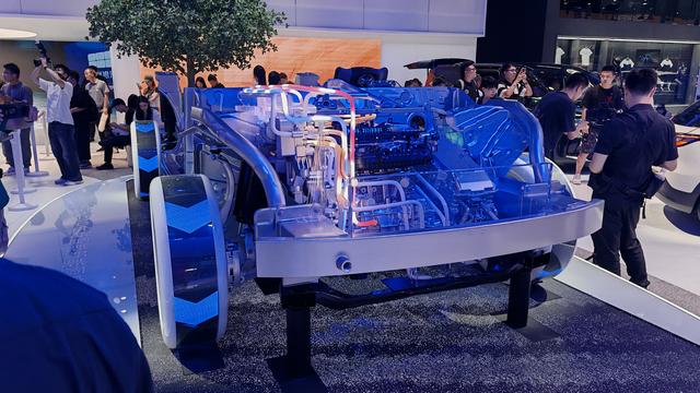 百年品牌奔驰遇生死劫，中国市场成重灾区，国产新能源打个漂亮仗