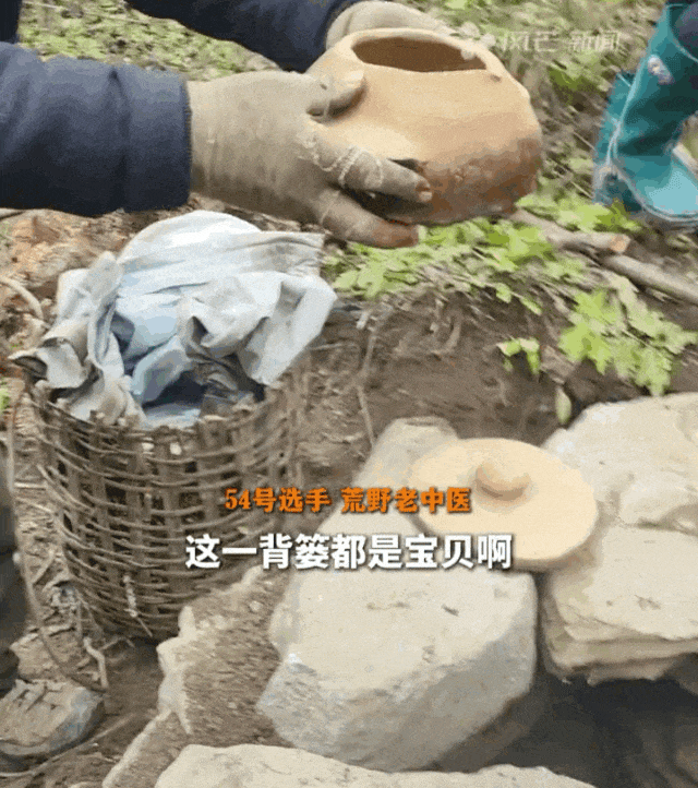 为了治疗精神内耗，他们脱下长衫去山里当起了野人