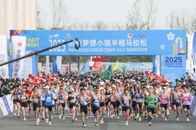 2025“梦马”鸣枪 万名跑友驰骋“杭州版硅谷大道”图片