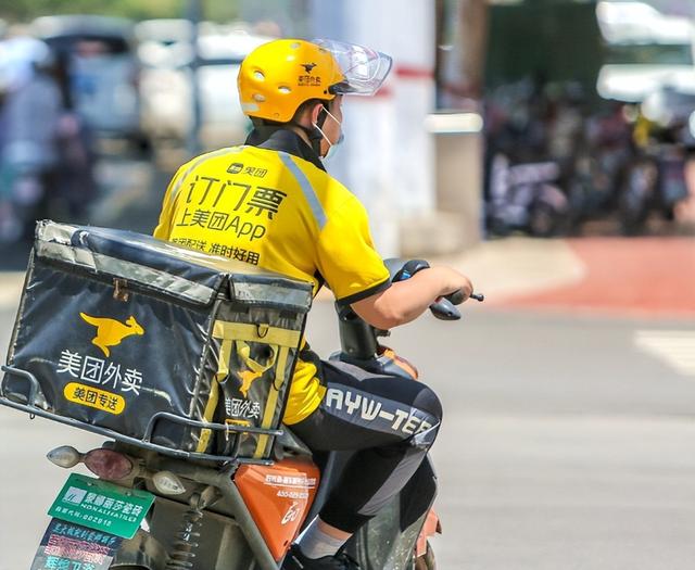 美国姑娘来中国旅游，回国哭3天，直言美国与中国差距一目了然