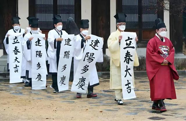 首尔爆发反华游行，韩国人疑惑：为什么中国人没有一丁点害怕？