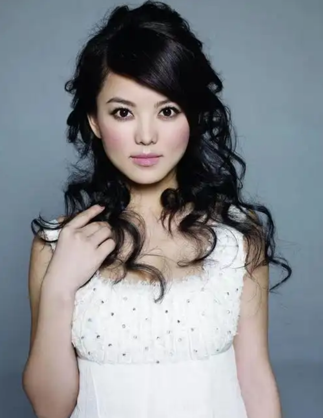 演都不演了！李湘回娘家晒照片不到2天，恶心一幕就出现了