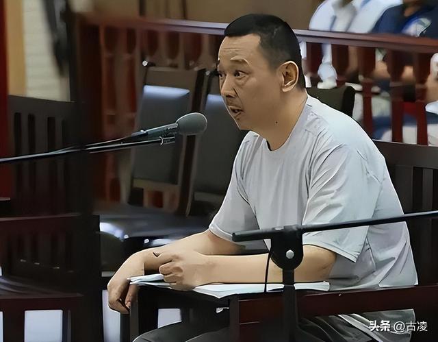 最牛黑老大！与12名女星有染，一顿饭上百万，被捕时：谁敢治我罪