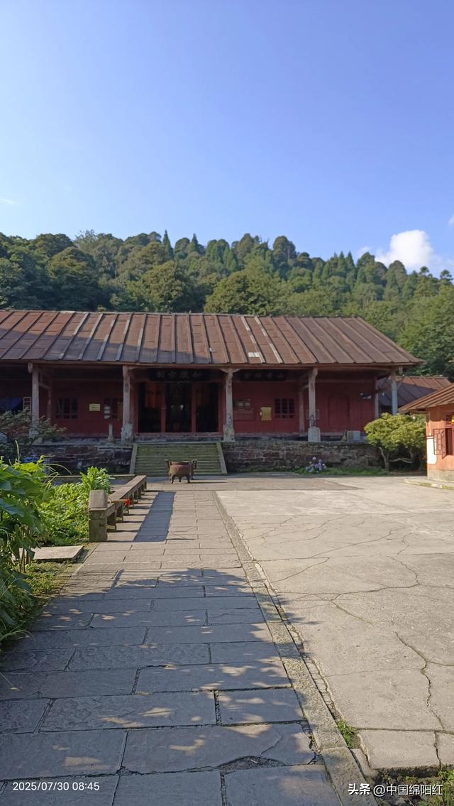 夜爬峨眉山 我花了15个小时